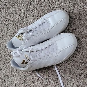 Boys/mens size 7 Adidas indoor soccer sneakers